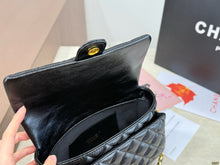 Load image into Gallery viewer, CC1368 CHANEL Vintage 2.55 Reissue / 24 x 15 cm