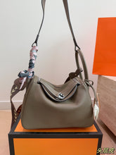 Load image into Gallery viewer, HM188 Hermes Lindy 26 / TC Leather / 26x18x12cm