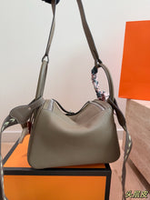 Load image into Gallery viewer, HM188 Hermes Lindy 26 / TC Leather / 26x18x12cm