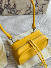 Load image into Gallery viewer, LWE050 Loewe Amazona 180 Handbag /26 x 20 cm/22 x 14 cm
