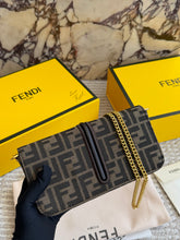 Load image into Gallery viewer, FF326 Fendi Fendigraphy Chain Wallet / 21x11 cm