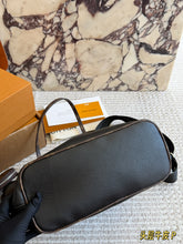 Load image into Gallery viewer, LB1415 LV Neverfull MM Tote/ HIGHEST QUALITY VERSION / 29x22 cm