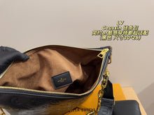 Load image into Gallery viewer, LB1417 LV Coussin Hobo MM / 30x26cm