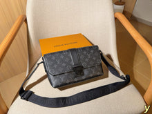 Load image into Gallery viewer, LB1421 LV S-CAPE Monogram Messenger / 25 x 17 x 9 cm