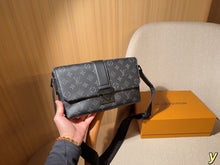 Load image into Gallery viewer, LB1421 LV S-CAPE Monogram Messenger / 25 x 17 x 9 cm