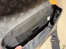 Load image into Gallery viewer, LB1421 LV S-CAPE Monogram Messenger / 25 x 17 x 9 cm
