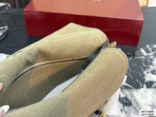 Load image into Gallery viewer, GC780 Gucci Chain Suede Shoulder Bag / 36.2 x 22 cm & 28.2 x 20 cm