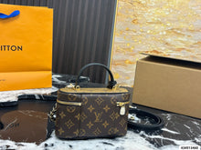 Load image into Gallery viewer, LB1426 Louis Vuitton Vanity Chain Pouch / 19 x 12 cm