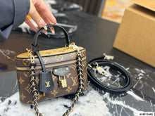 Load image into Gallery viewer, LB1426 Louis Vuitton Vanity Chain Pouch / 19 x 12 cm