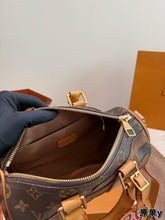 Load image into Gallery viewer, LB428 Louis Vuitton x NIGO Keepall Bandoulière 25 / 25 x 15 x 11 cm