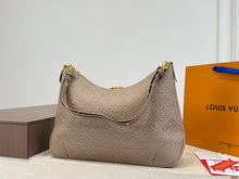 Load image into Gallery viewer, LB1431 Louis Vuitton Boulogne GM / 41 x 24 cm