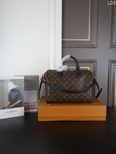 Load image into Gallery viewer, LB1432 Louis Vuitton Speedy 30 Soft / 30 x 21 cm