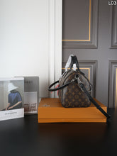 Load image into Gallery viewer, LB1432 Louis Vuitton Speedy 30 Soft / 30 x 21 cm
