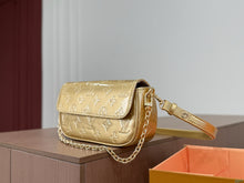 Load image into Gallery viewer, LB1346 Louis Vuitton Ivy WOC / 22 x 11 cm