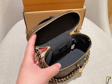 Load image into Gallery viewer, LB1437 Louis Vuitton Vanity Chain Pouch / 19 x 12 x 6 cm