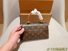 Load image into Gallery viewer, LB1438 Louis Vuitton Madeleine Nano / 20 x 11 x 5 cm