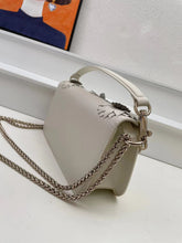 Load image into Gallery viewer, VLTN083 LOCÒ SHOULDER BAG WITH APPLIQUE FLOWERS / W10.6xH5.1xD2.3 in