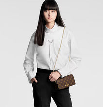 Load image into Gallery viewer, LB977 Wallet On Chain Lily / 8.1 x 4 x 1.4 inches