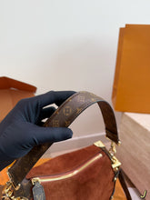 Load image into Gallery viewer, LB1551 Louis Vuitton Trunk Soft Box / 23 x 16 cm