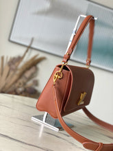 Load image into Gallery viewer, LB1045 Soft Twist / HIGHEST QUALITY VERSION / 10.6 x 7.5 x 3.5 inches