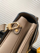 Load image into Gallery viewer, LB1142 Pochette Métis / HIGHEST QUALITY VERSION / 9.8 x 7.5 x 2.8 inches