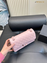 Load image into Gallery viewer, CC1127 Medium Classic Handbag / 6 × 9.9 × 2.5 in