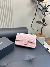 Load image into Gallery viewer, CC1127 Medium Classic Handbag / 6 × 9.9 × 2.5 in