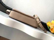 Load image into Gallery viewer, LB1142 Pochette Métis / HIGHEST QUALITY VERSION / 9.8 x 7.5 x 2.8 inches