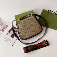 Load image into Gallery viewer, GC595 Blondie Medium Top Handle Bag / 11.4"W x 8.7"H x 2.7"D