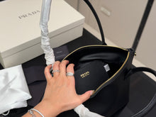 Load image into Gallery viewer, PD397 PRADA Bonnie Medium / 33 x 23 cm
