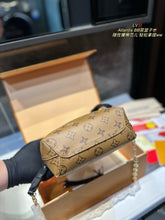 Load image into Gallery viewer, LB1330 Atlantis BB / 6.7 x 6.7 x 2.8 inches