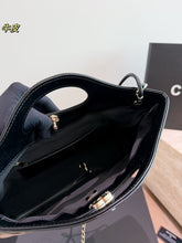 Load image into Gallery viewer, CC1680 CHANEL 26A 31 Bag / 32 x 25 x 5.5 cm