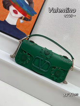 Load image into Gallery viewer, VLTN083 LOCÒ SHOULDER BAG WITH APPLIQUE FLOWERS / W10.6xH5.1xD2.3 in