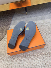 Load image into Gallery viewer, SE1582 Hermes Oran Sandal / Size5-12