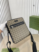 Load image into Gallery viewer, MBG054 GG Messenger / W10.6 x H11 x D2in