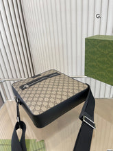 Load image into Gallery viewer, MBG054 GG Messenger / W10.6 x H11 x D2in