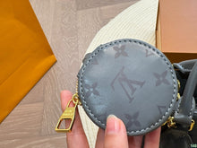 Load image into Gallery viewer, LB1026 OnTheGo PM / 9.8 x 7.5 x 4.5 inches