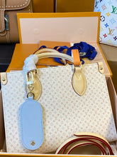 Load image into Gallery viewer, LB1334 OnTheGo PM / 9.8 x 7.5 x 4.5 inches / HIGHEST QUALITY VERSION