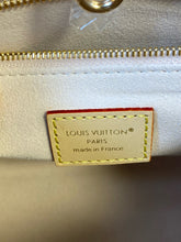 Load image into Gallery viewer, LB1334 OnTheGo PM / 9.8 x 7.5 x 4.5 inches / HIGHEST QUALITY VERSION