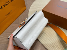 Load image into Gallery viewer, LB1030 Twist MM / 9.1 x 6.7 x 3.7 inches