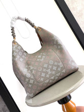 Load image into Gallery viewer, LB893 FLIGHT MODE / HIGHEST QUALITY VERSION / 13.8 x 15.7 x 6.7 inches