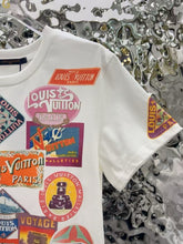 Load image into Gallery viewer, CLTH455 LV Travel Patch Print T-Shirt / SizeS/M/L