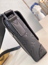 Load image into Gallery viewer, MBG060 Trunk Messenger / HIGHEST QUALITY VERSION / 9.4 x 7.1 x 2.2 inches