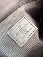 Load image into Gallery viewer, MBG060 Trunk Messenger / HIGHEST QUALITY VERSION / 9.4 x 7.1 x 2.2 inches