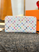 Load image into Gallery viewer, LB1293 Zippy Wallet / 7.7 x 4.1 x 1 inches / HIGHEST QUALITY VERSION