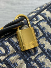 Load image into Gallery viewer, DR398 Medium/Large D-Vibe Bowling Bag / HIGHEST QUALITY VERSION