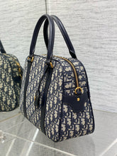 Load image into Gallery viewer, DR398 Medium/Large D-Vibe Bowling Bag / HIGHEST QUALITY VERSION