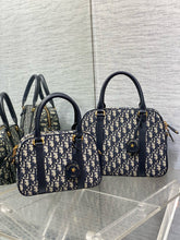 Load image into Gallery viewer, DR398 Medium/Large D-Vibe Bowling Bag / HIGHEST QUALITY VERSION