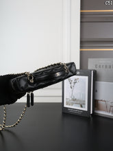 Load image into Gallery viewer, CC1383 Chanel 26C Caviar Vanity Case / 19 x 12 cm