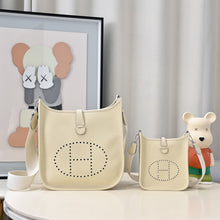 Load image into Gallery viewer, HM150 Hermes Evelyne TPM/PM